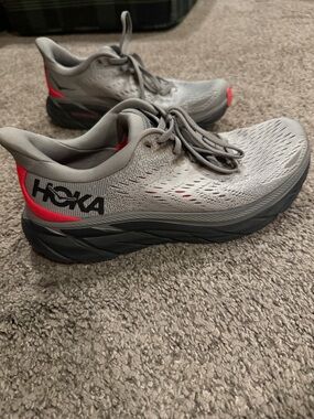 EUC W Clifton 8 - size7B -running shoes gray & black with hot pink accents